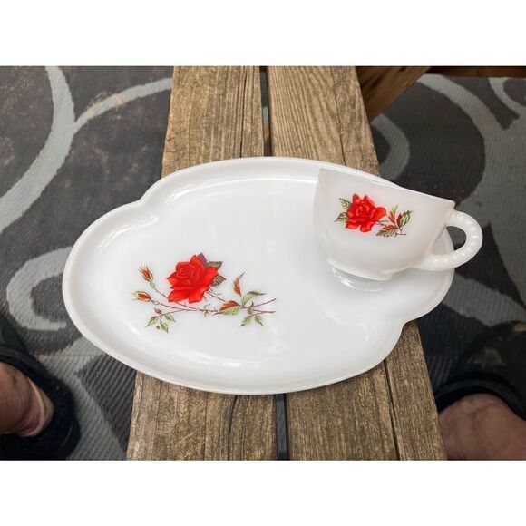 Vintage cup and plate white milk glass red rose - Picture 8 of 15